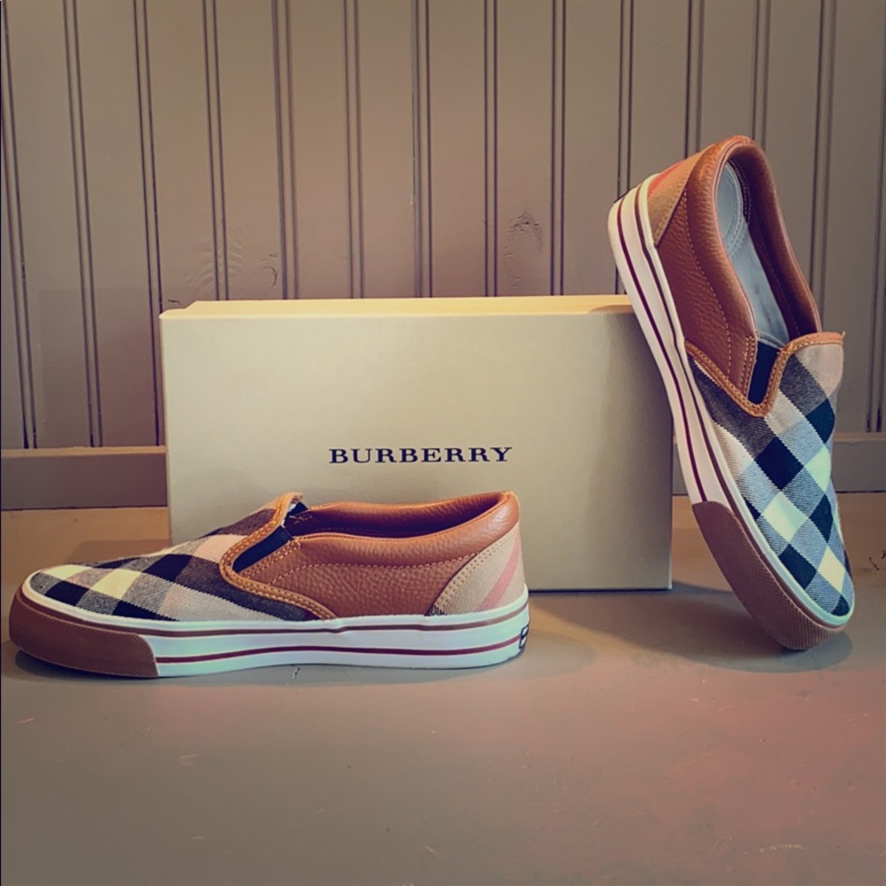 Burberry slip-on tennis shoes